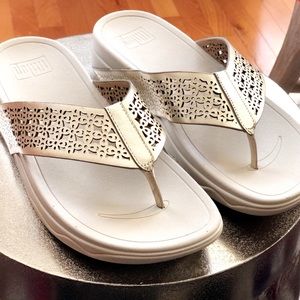 Never Been Worn Fitflop Surfa in Gold - size 9